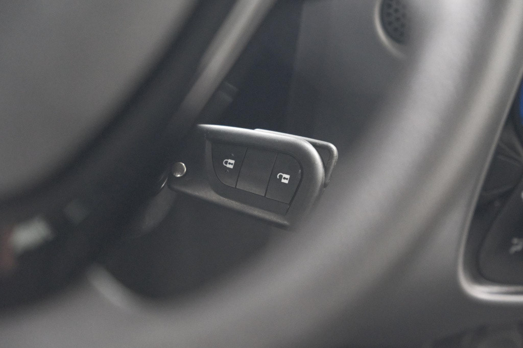 Peugeot 108 1.0 e-vti active | apple carplay | bluetooth | elektrische rame