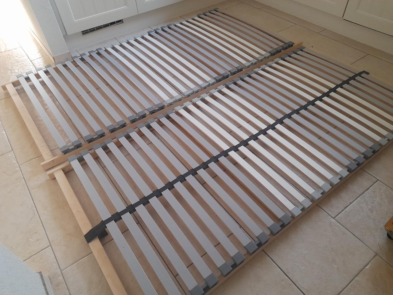 2 x 90 x 200 lattenbodems (in goede staat )