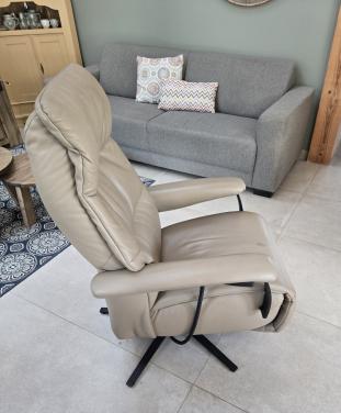 Stoel meubelzorg taupe kleur