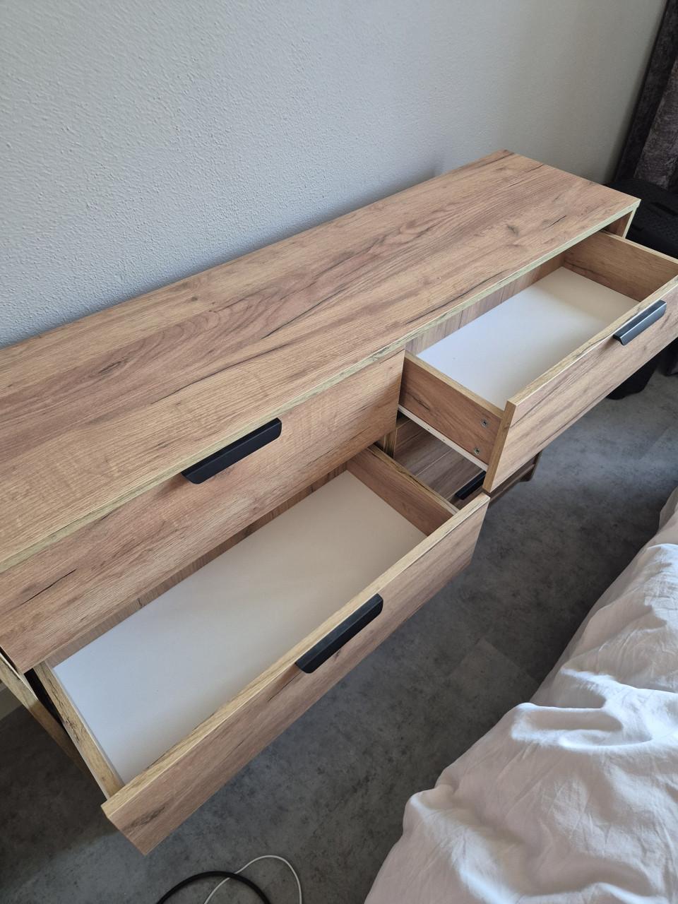 JYSK JENSLEV ladekast 4+4 lades – nette staat
