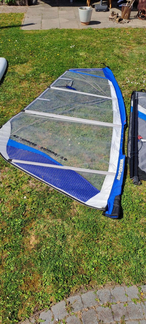 Surfplank met zeilen