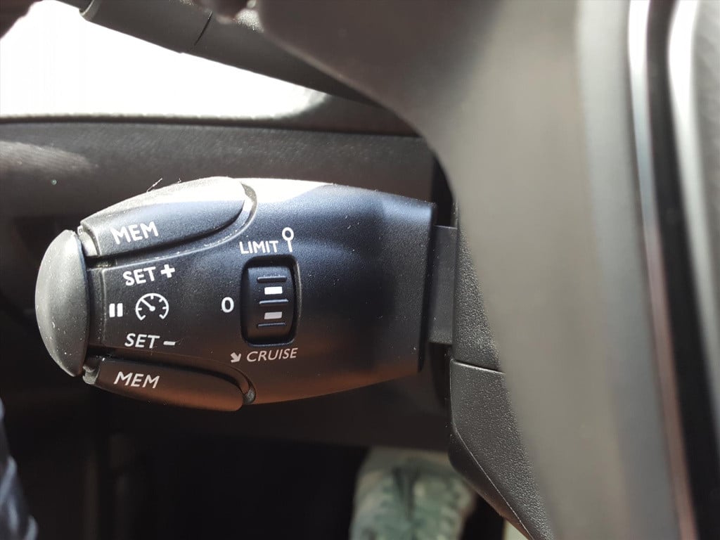 Peugeot 2008 1.2 puretech 100pk allure pack navigatie | apple carplay & and