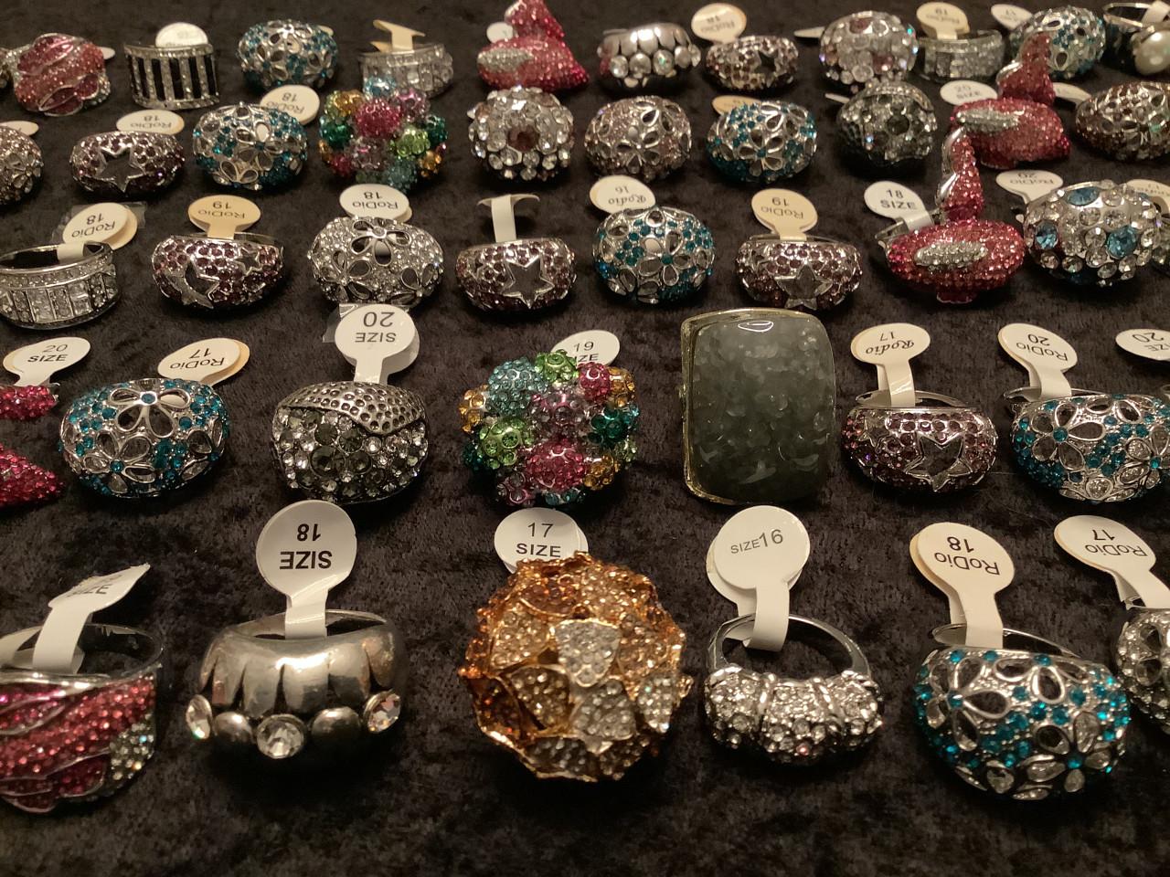 ***** partij nieuwe prachtige ringen *****. . (Partij 68)