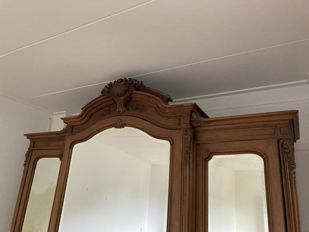 Gratis linnenkast spiegelkast