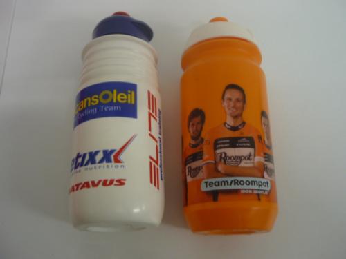 Wielrennen 2 Bidons Team Roompot en Vacansoleil