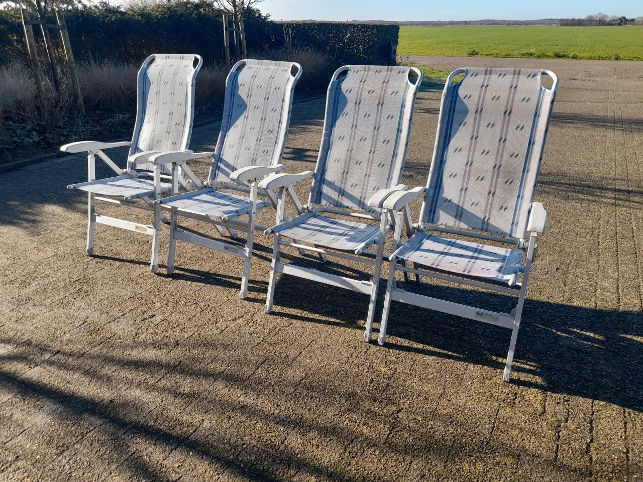 4 Verstelbare tuinstoelen (in goede nette staat )