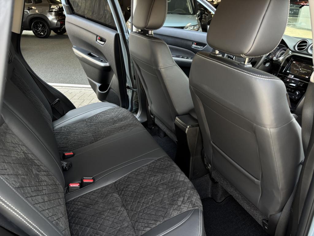 Suzuki Vitara automaat 1.4 boosterjet style smart hybrid | trekhaak afneemb
