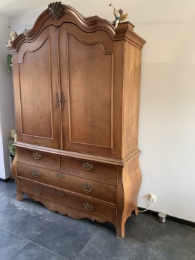 Eiken buikkabinet
