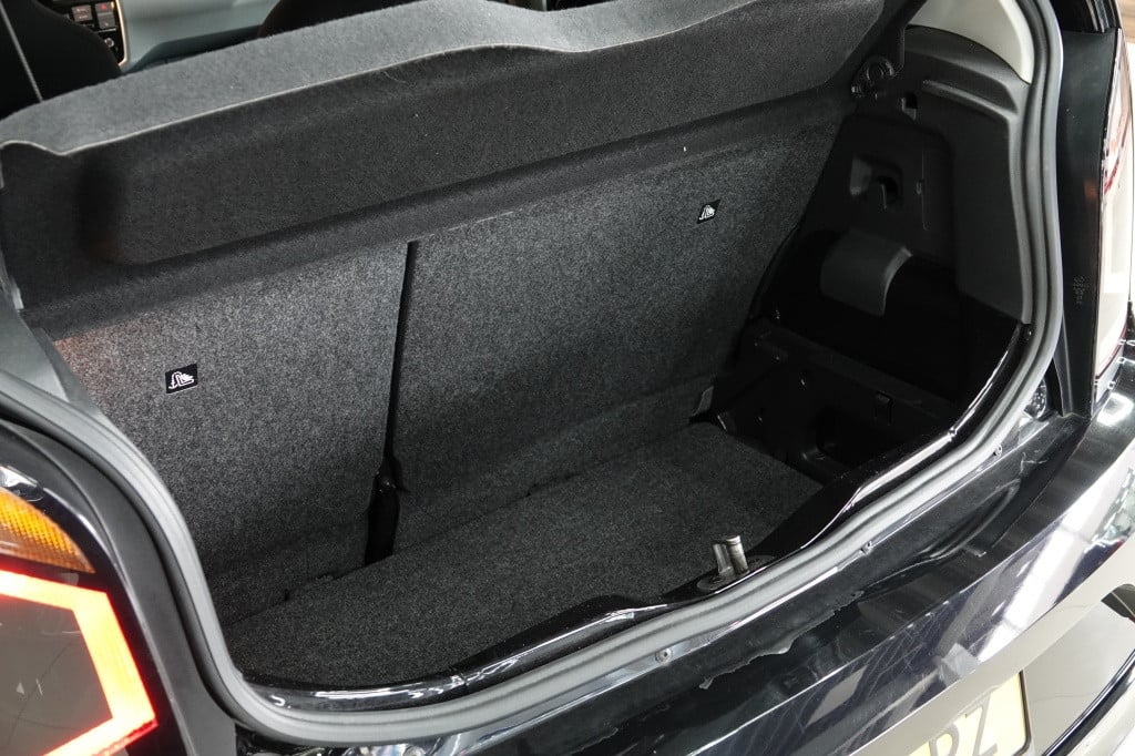 Volkswagen UP! 1.0 tsi high up! | cruise | pdc | bluetooth |