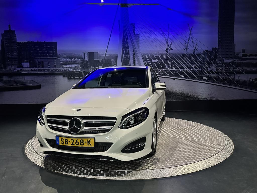 Mercedes-Benz B-Klasse 180 *nl-auto*camera*trekhaak*led*navi*