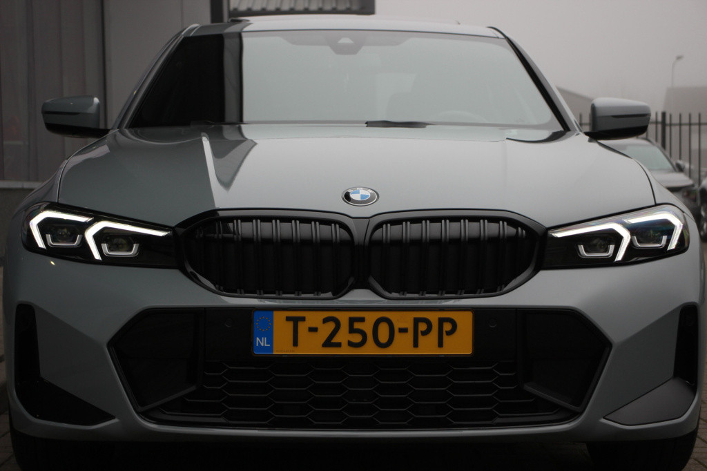 BMW 3-serie 320i m-sport | schuifdak | 20'' styling 795m | el trekhaak