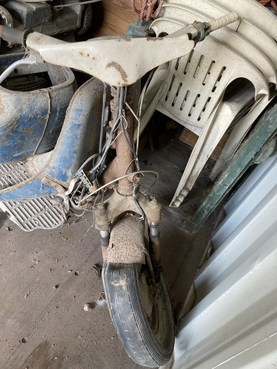Motor scooter