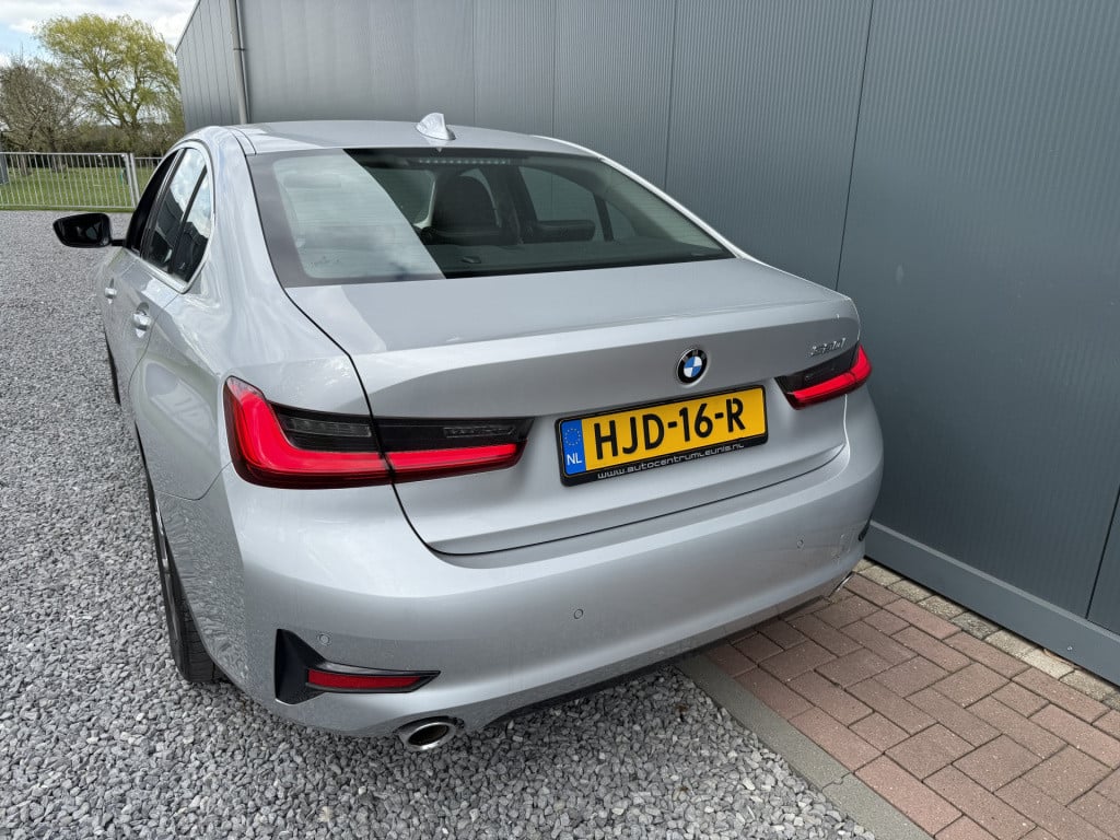 BMW 3-serie 320i automaat high executive sedan