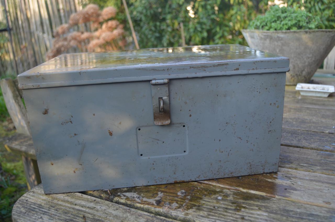 IJzeren / stalen / metalen kist