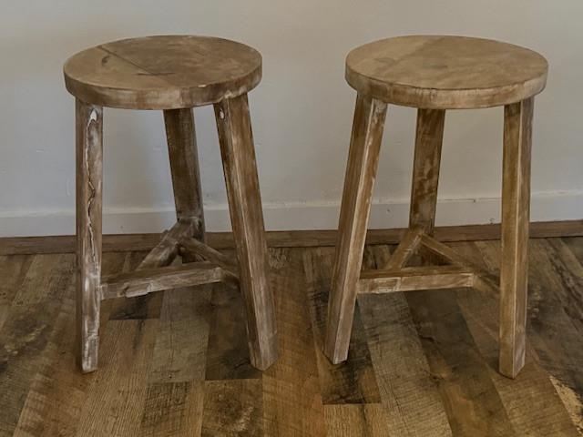 2 houten krukjes