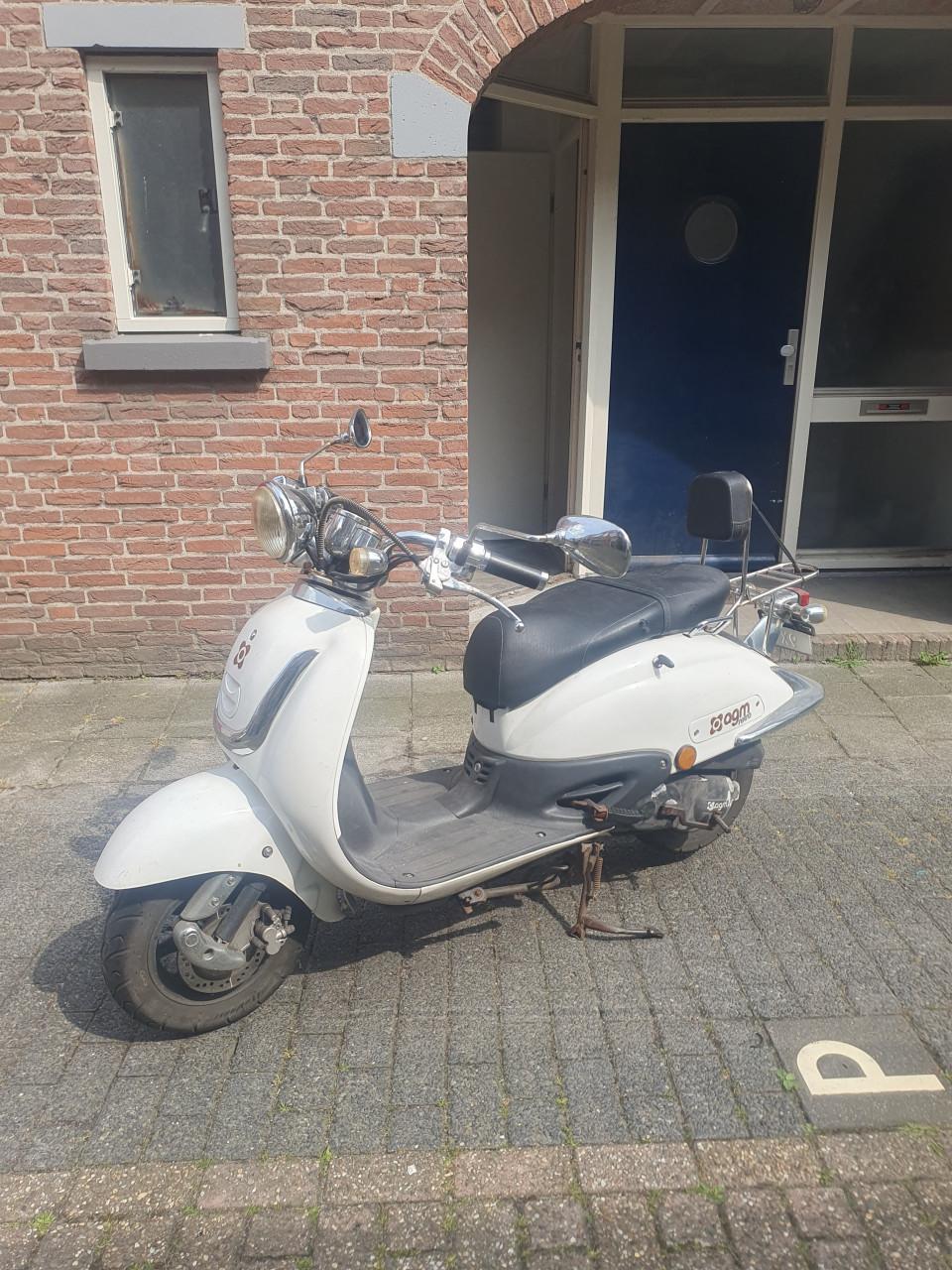 AGM scooter