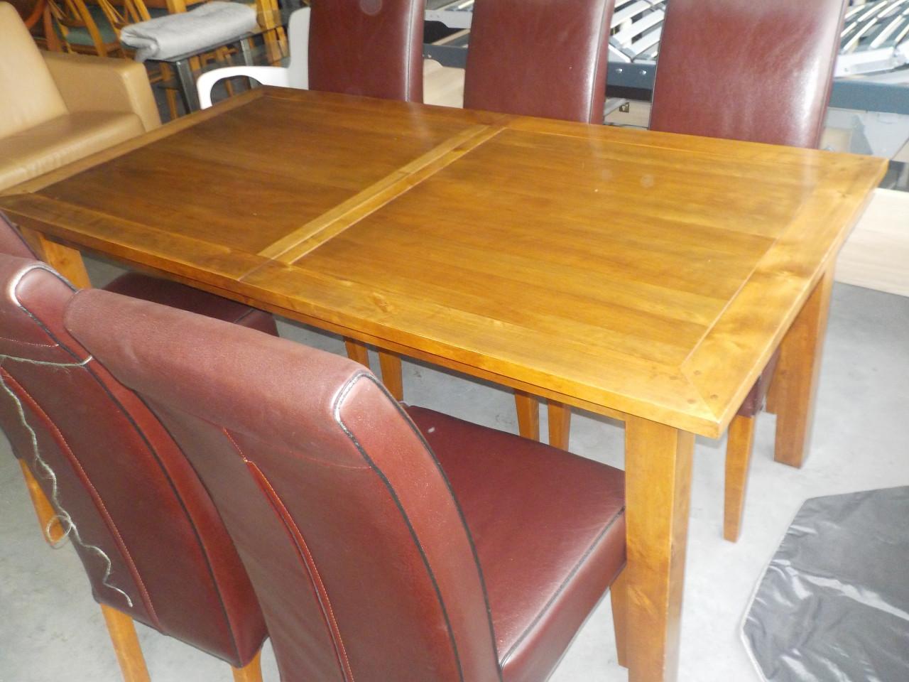 Geheel massieve kersen verlengbare eettafel in vrijwel nieuw staat