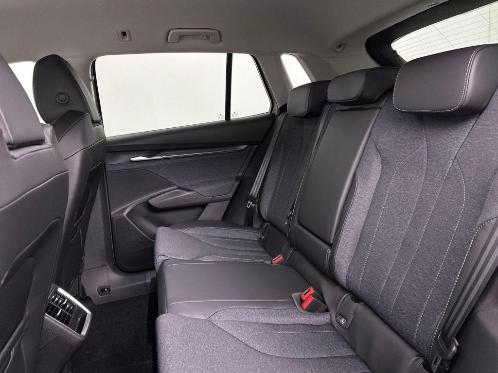 Skoda Elroq business edition tour elektromotor 150 kw / 204 pk