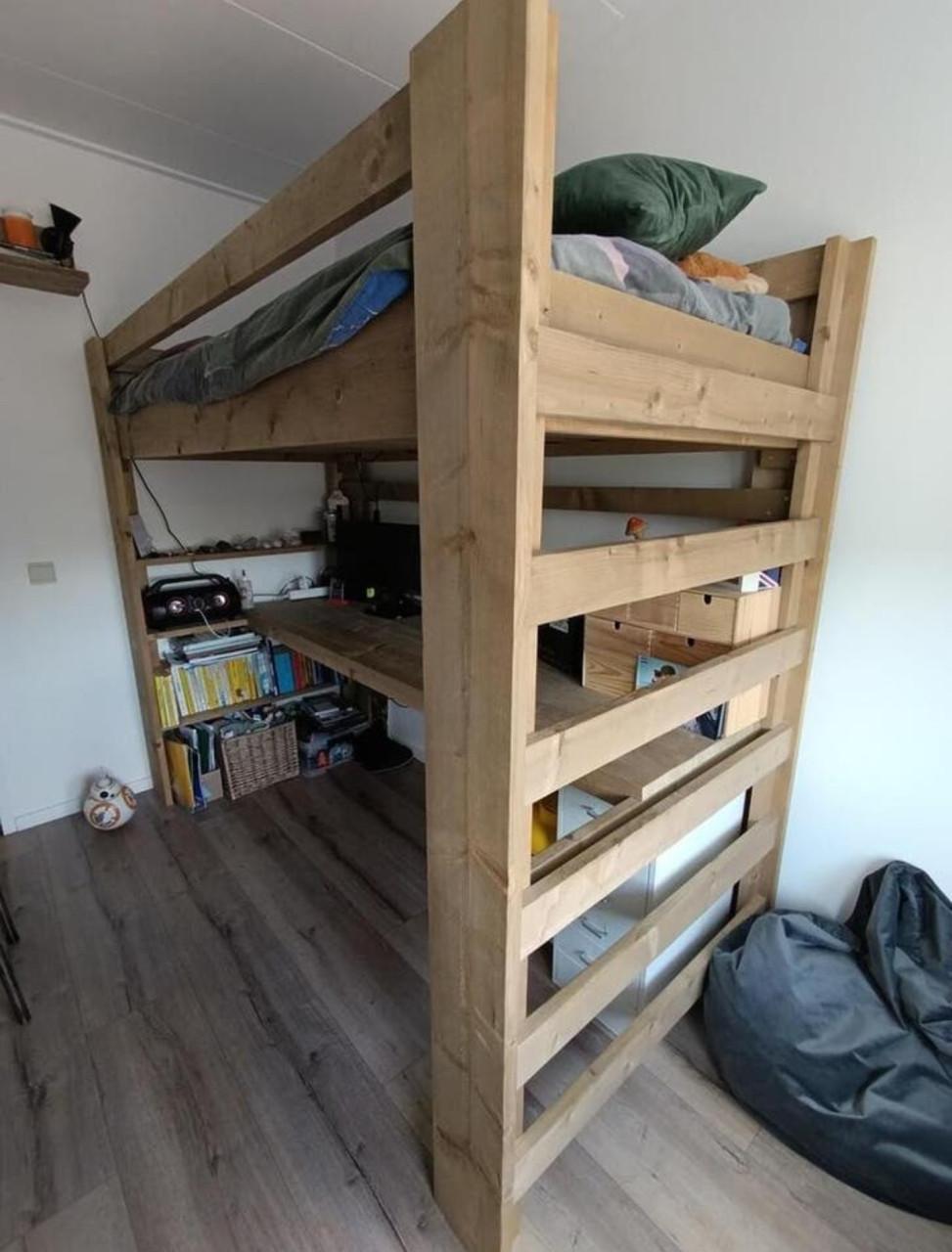 Hoogslaper steigerhout