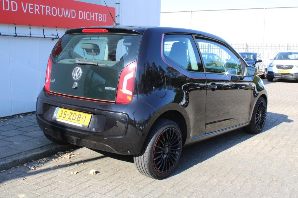 Volkswagen UP! 1.0 move up! bluem.