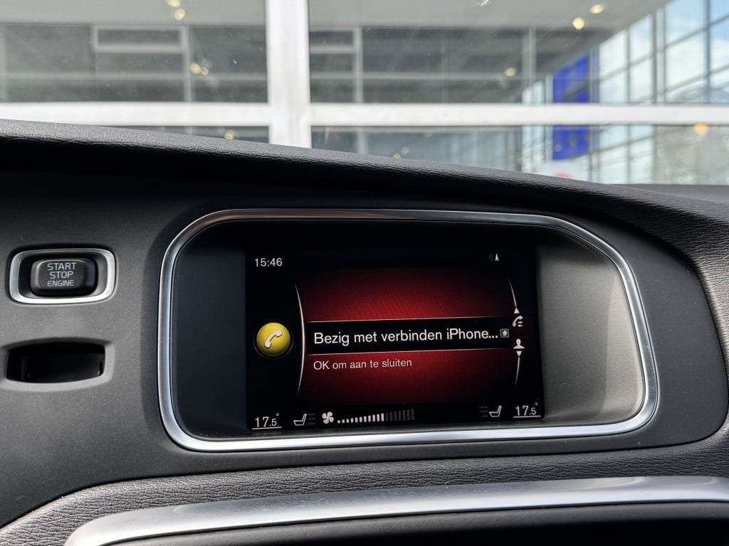 Volvo V40 t3 153pk polar+ sport| panodak| trekhaak| camera| h&k sound