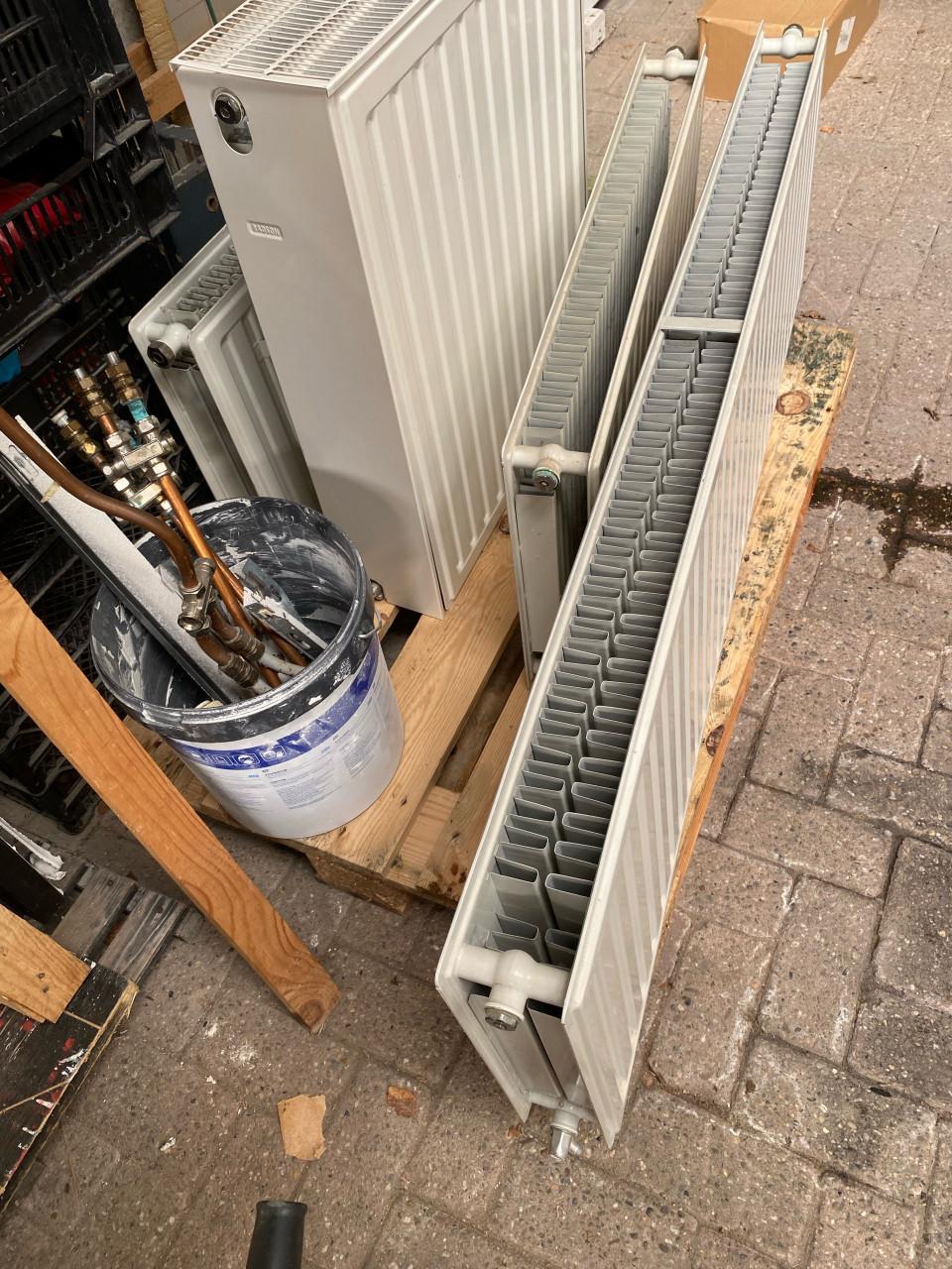 4 Radiatoren inclusief bevestigingsmaterialen