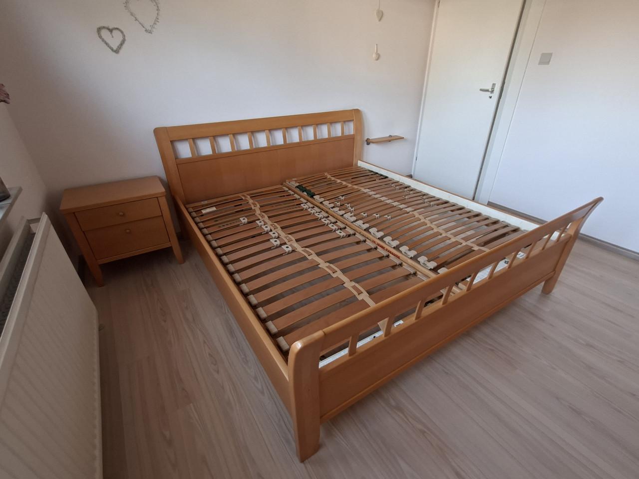 Bed incl. Hülsta verstelbare lattenbodems en nachtkastje