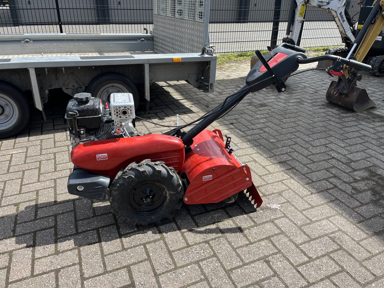 Bakfrees, onkruidborstelmachine, stobbenfrees, diverse park en tuinmachines