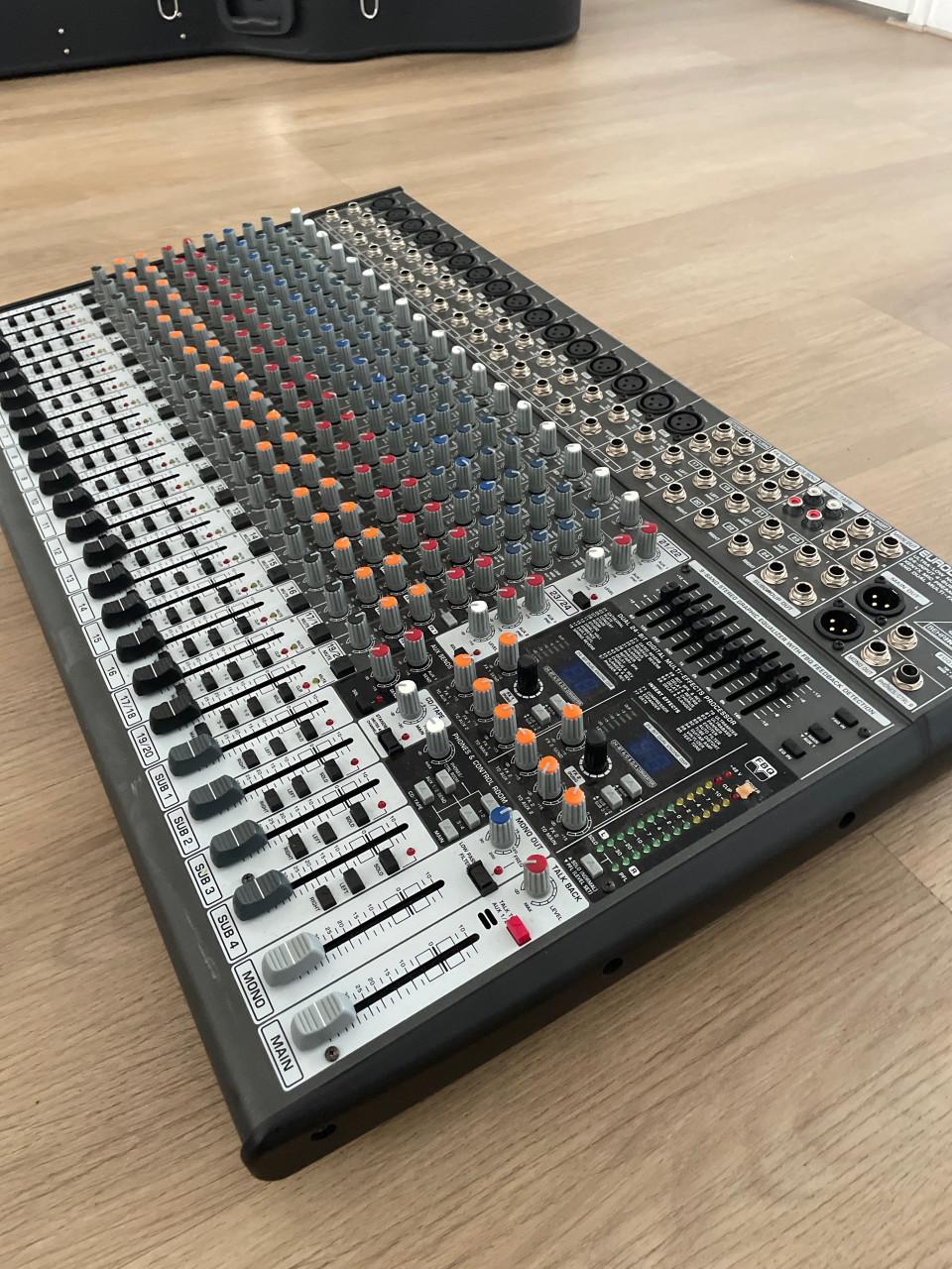 Behringer Eurodesk SX2442FX Mengpaneel + Stevige Flightcase!