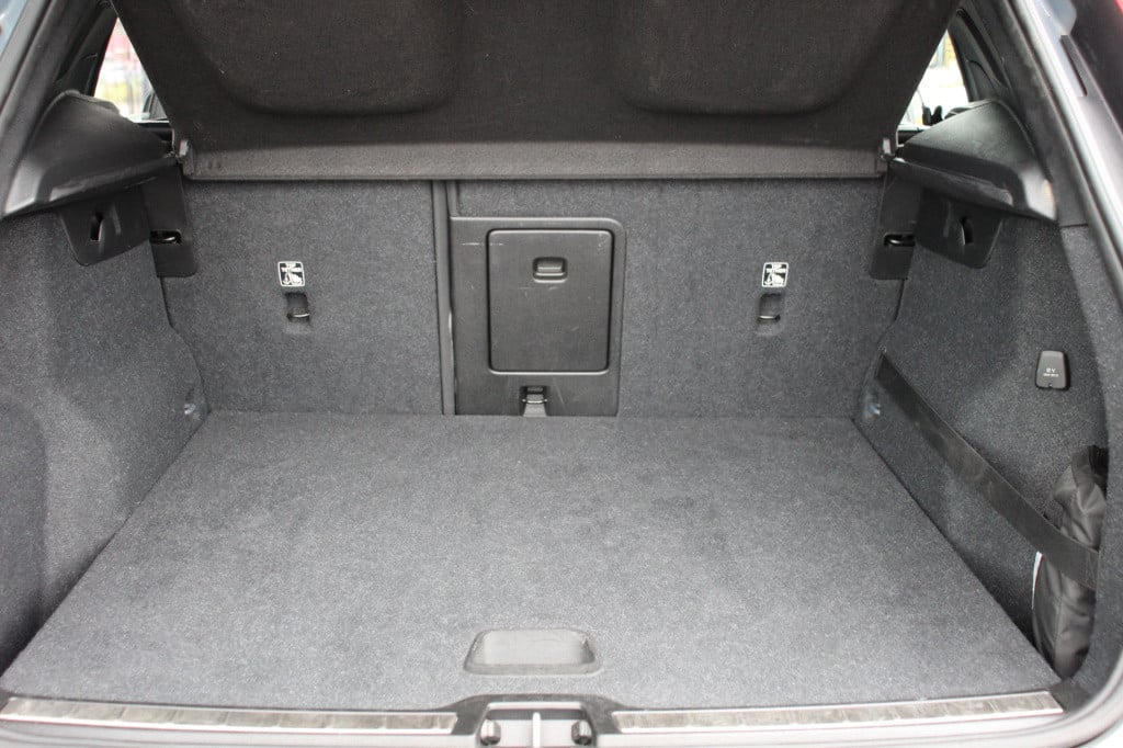 Volvo XC40 1.5 t3 r-design | elec. trekhaak | camera | half leder