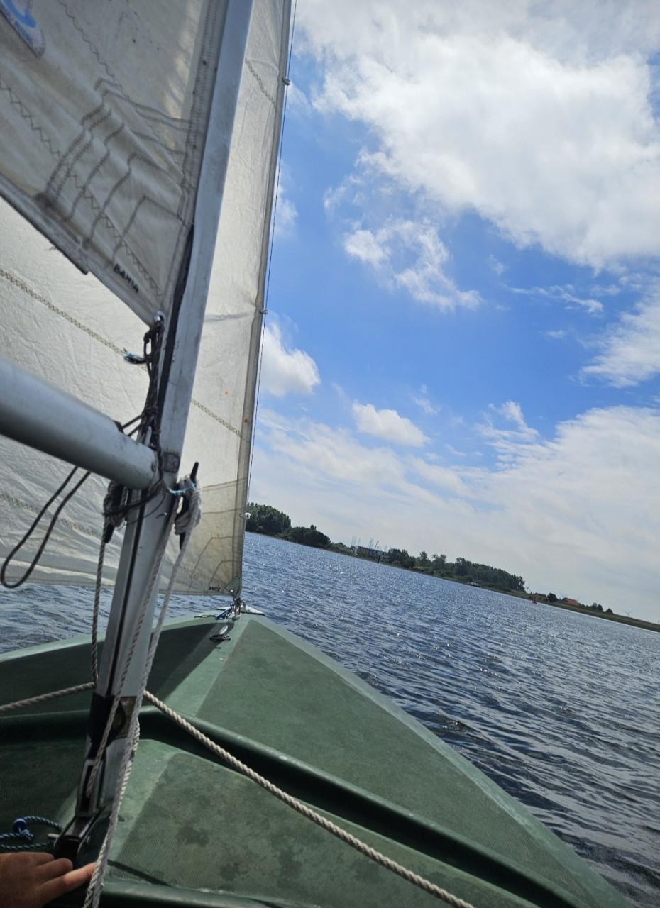 Mooie zeilboot volksboot 480