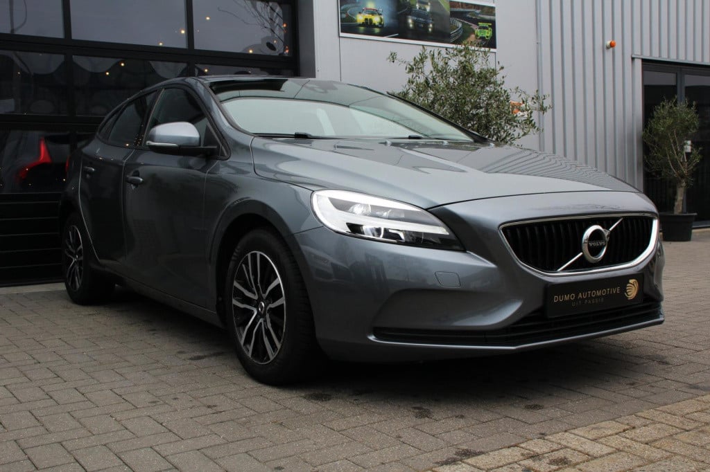 Volvo V40 2.0 t2 momentum polar+ navi - led - half leder - 1e eigenaar - lm