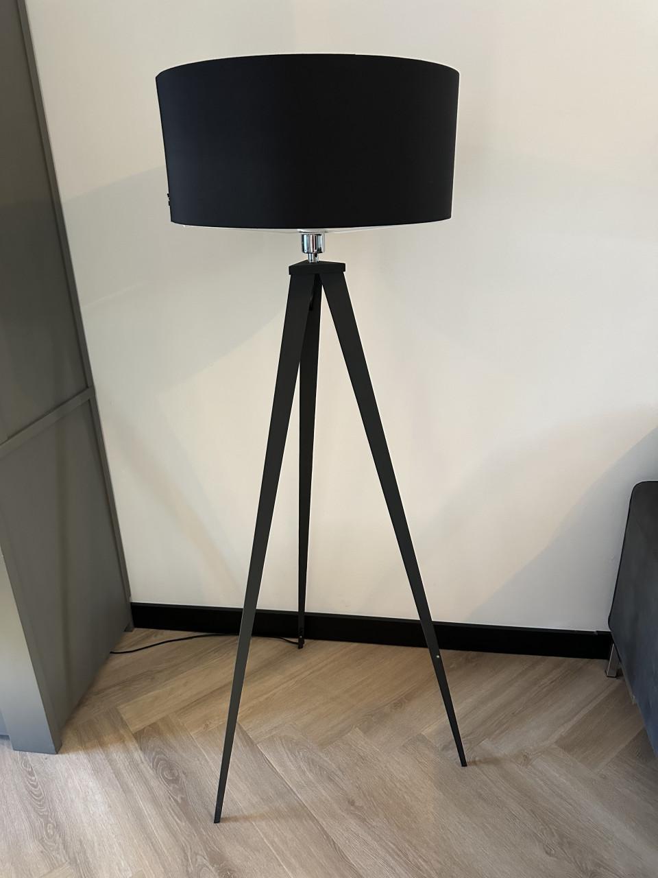 Lamp zwart