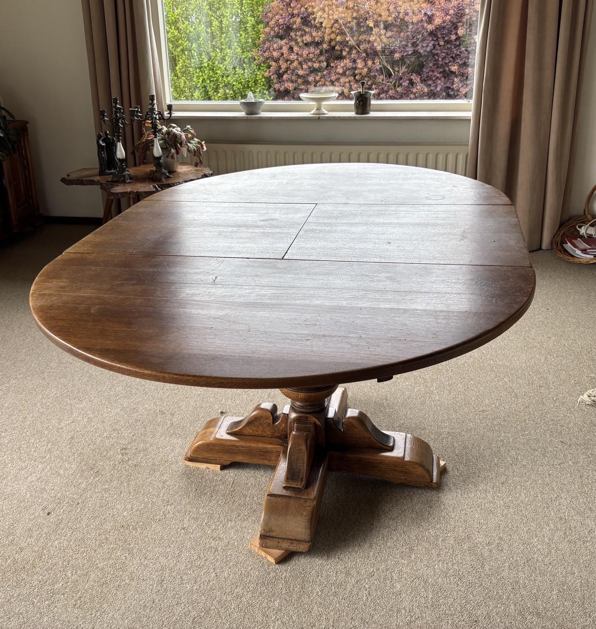Houten ovale eettafel