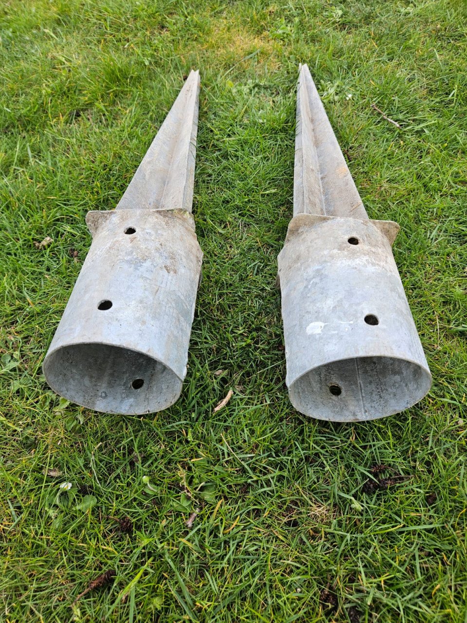 Paalhouder, Grondanker voor tuinscherm of schuttingpalen 9 stuks.