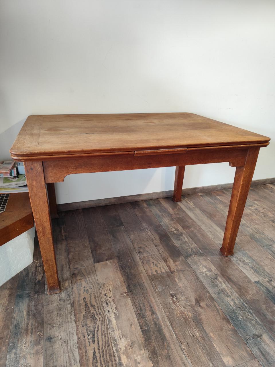 Eikenhouten eettafel antiek.