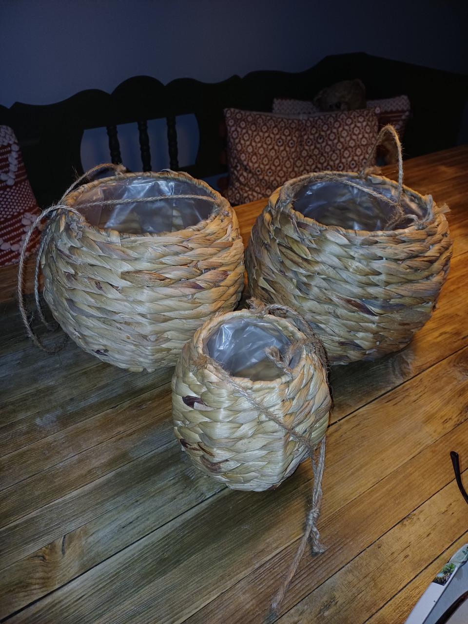 Verschillende hangpotten/manden