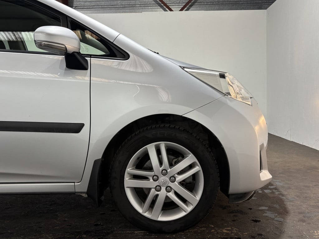 Toyota Verso-s 1.3 vvt-i dynamic