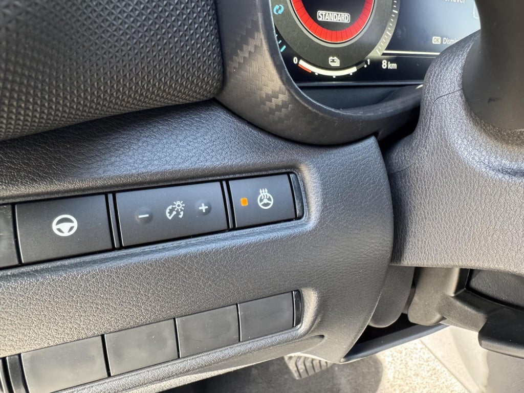 Nissan Juke 1.6 hybrid n-sport cold + tech pack