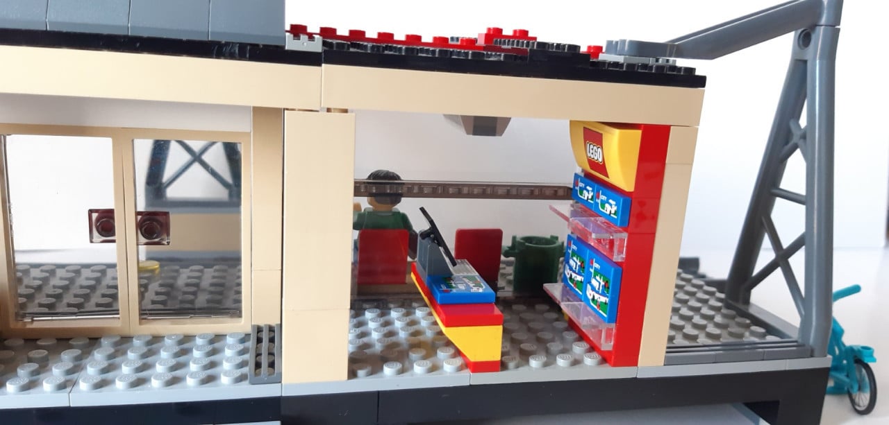 Lego City treinstation 60050: met taxi en 5 minifiguren