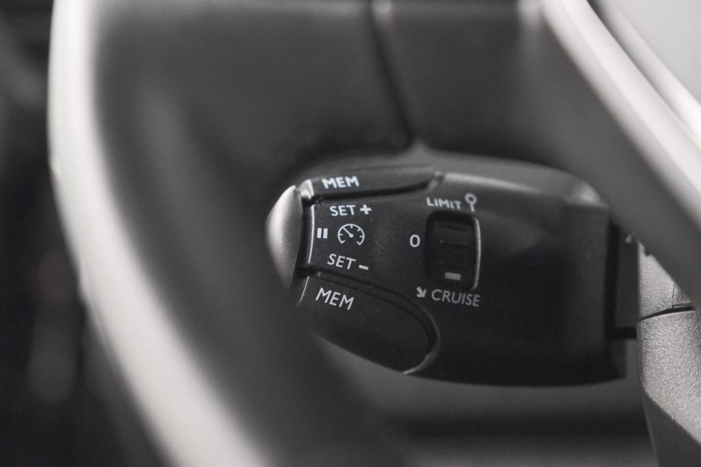 Peugeot 2008 puretech 100 allure | apple carplay | parkeersensoren | climat