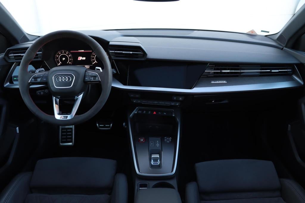 Audi Rs3 limousine 2.5 tfsi quattro | rs dynamic | keramisch | pano | bang 