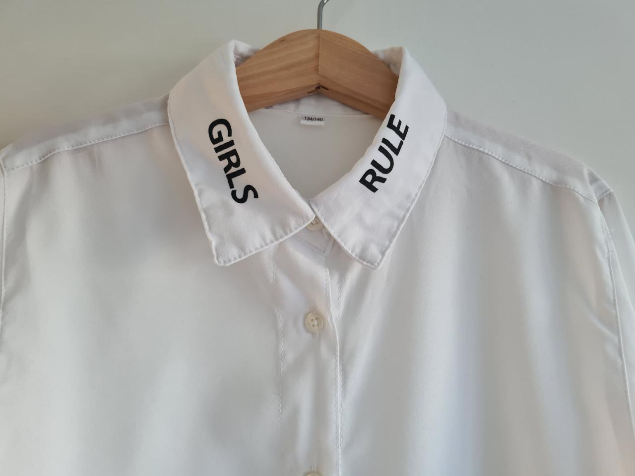 Mooi wit apart blousje met opdruk Girls Rules van Zeeman Maat 134-140