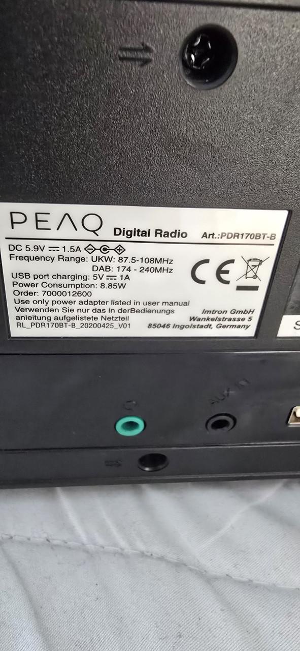 DAB RADIO PLASTIC NOG OP DISPLAY