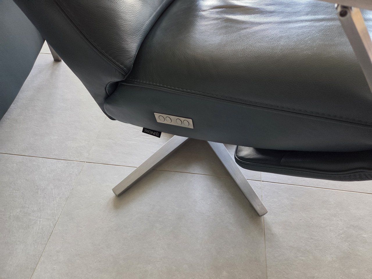 Electrische verstelbare leren relax stoel.