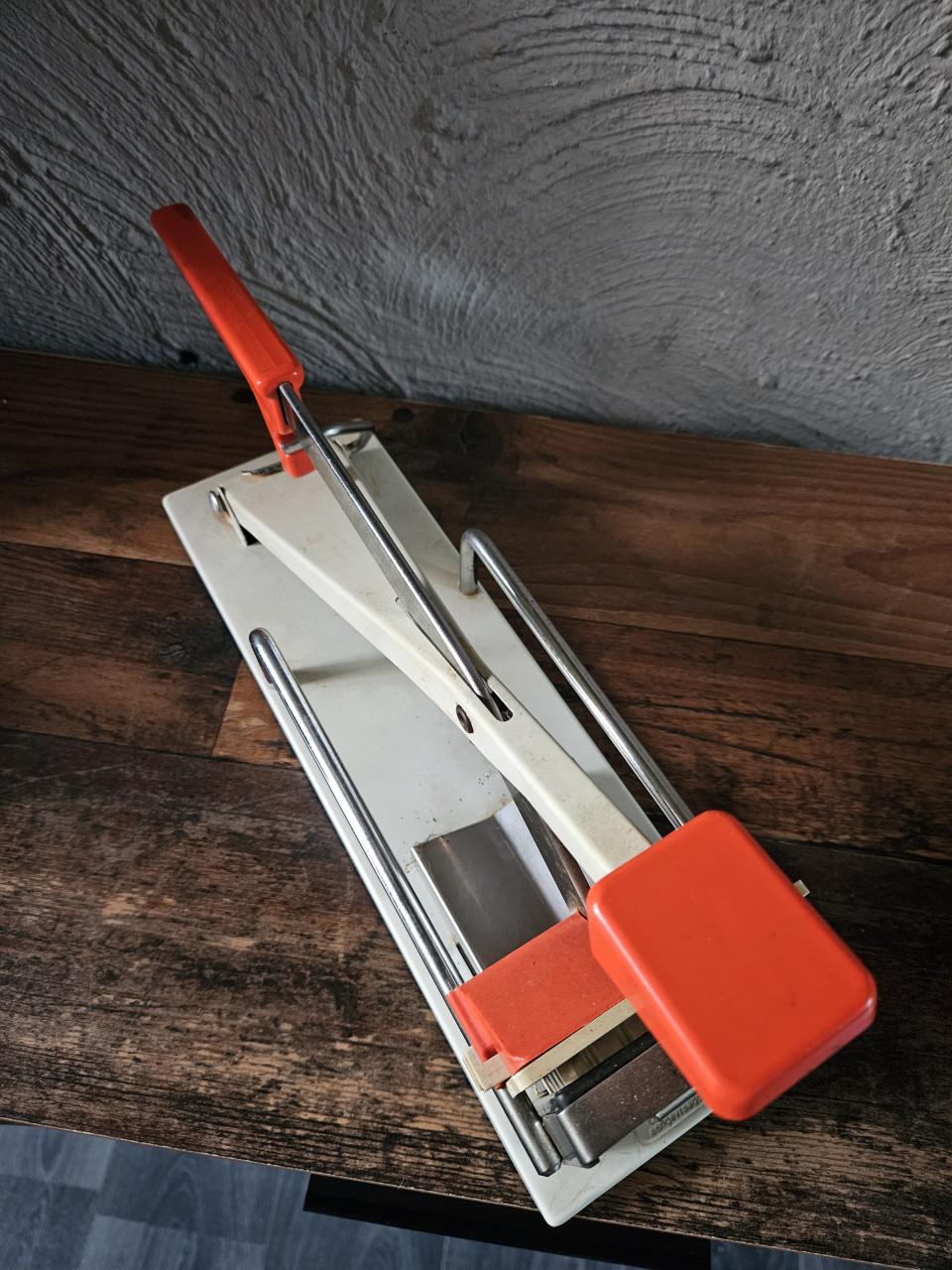 Vintage mooie  Brabantia frietsnijder jaren 60 van metaal