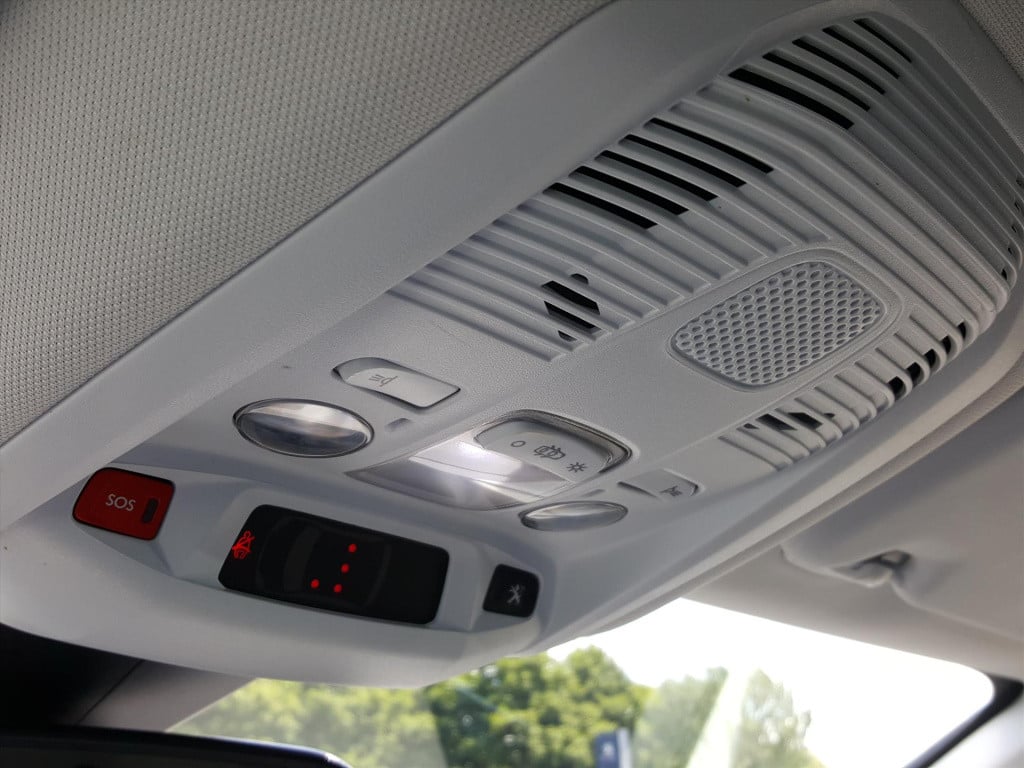 Peugeot 3008 1.2 puretech 130pk s&s eat8 allure | navi | bt | applecarplay&
