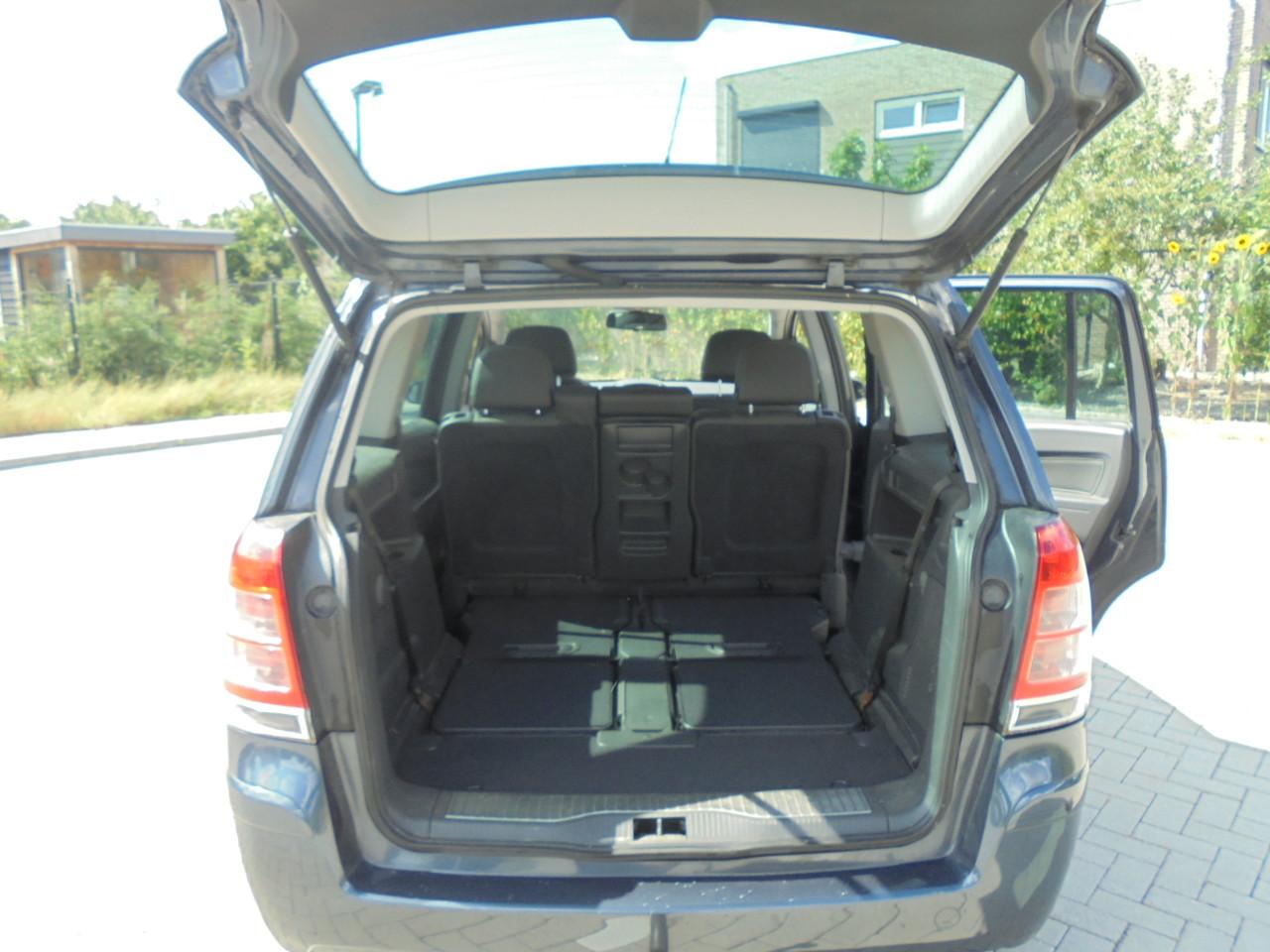 Zafira 1.9 CDTi Cosmo AUTOMAAT bouwjaar 2009 eerste eigenaar Apk Juli 2027