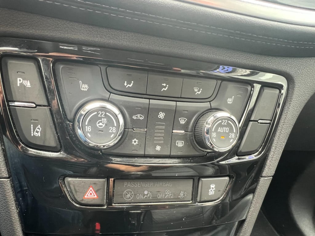 Opel Mokka 1.4 turbo innovation, leer, schuif/kanteldak, trekhaak enz...