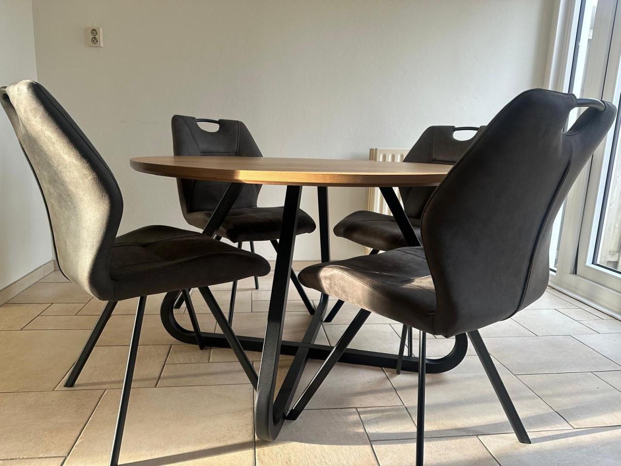 Eettafel met 4 stoelen